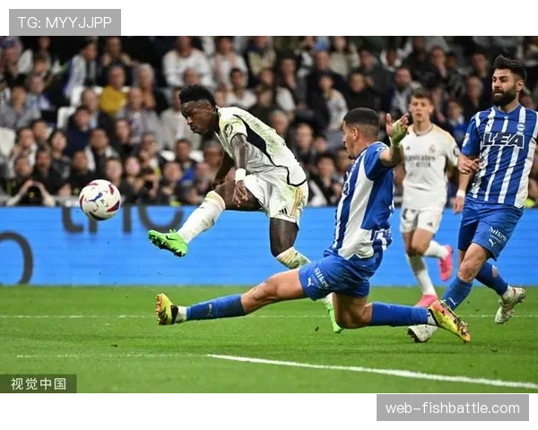 特写：维尼修斯边路连续突破三人，助攻贝林厄姆头球扳平比分